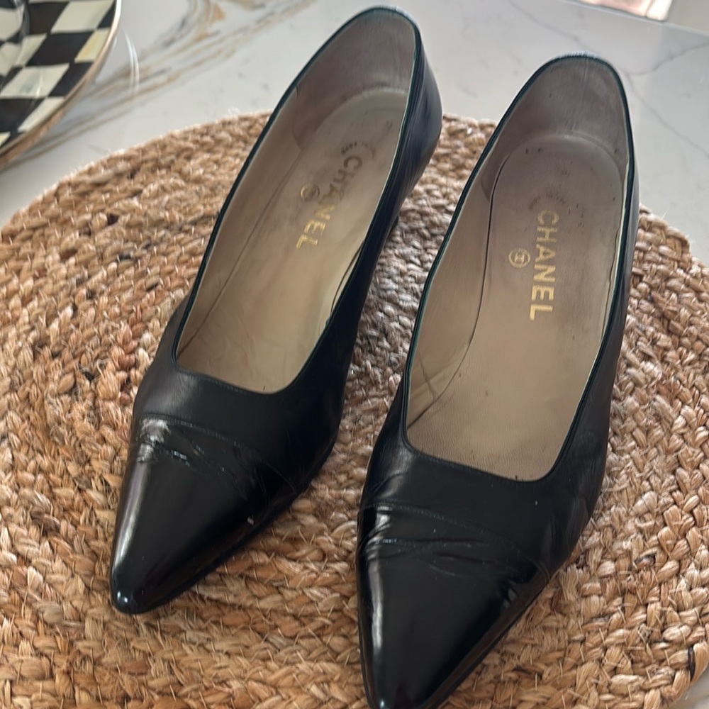 Authentic Chanel 2inch black pump